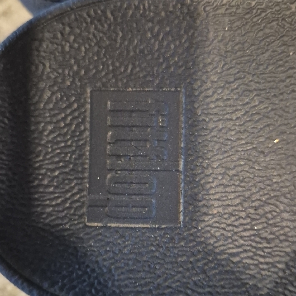 Fitflop Lulu Leather Toe Thong Sandals with Geometric Pattern - Picture 2 of 8